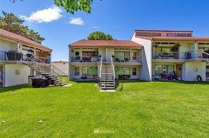 Exterior - #141-Condo near large pool & shuttle to Gorge Amp-book separately (Quincy)