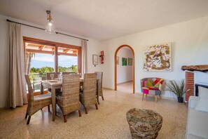 Dining - CANA IRENE Tranquila Casa con Piscina y Barbacoa a 2km de la Playa de Cala Bassa (Sant Josep de sa Talaia)