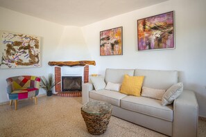 Living area - CANA IRENE Tranquila Casa con Piscina y Barbacoa a 2km de la Playa de Cala Bassa (Sant Josep de sa Talaia)