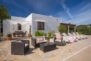 Terrace/patio - CANA IRENE Tranquila Casa con Piscina y Barbacoa a 2km de la Playa de Cala Bassa (Sant Josep de sa Talaia)