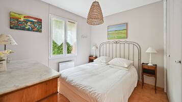 2 bedrooms, desk, iron/ironing board, free WiFi