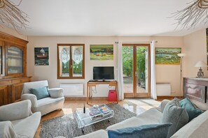 Smart TV, books, stereo, computer monitors