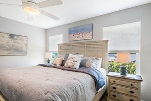 3 bedrooms, iron/ironing board, travel cot, free WiFi - LOW RATES! Everything you need to make a memorable SUMMER VACATION IN THE CAPE! (Cape Coral)