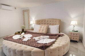 4 habitaciones, tabla de planchar con plancha y cuna de viaje 