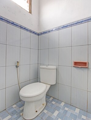 Chambre Double Deluxe | Salle de bain | Douche, serviettes fournies