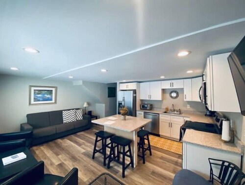 #152 Condo near large pool & shuttle to Gorge Amp-book separately