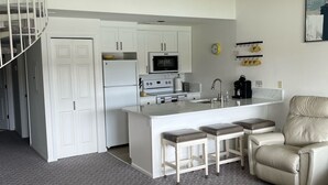 A compact living space with a kitchen, a dining area, and a seating area. - #16 Condo by large pool & shuttle to Gorge Amp-Book Separately (Quincy)