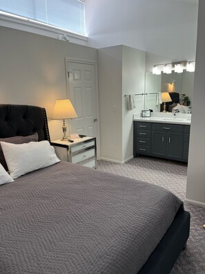 3 室のベッドルーム、アイロン / アイロン台、WiFi (無料)、ベッドシーツ