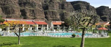 屋外プール、温水プール
