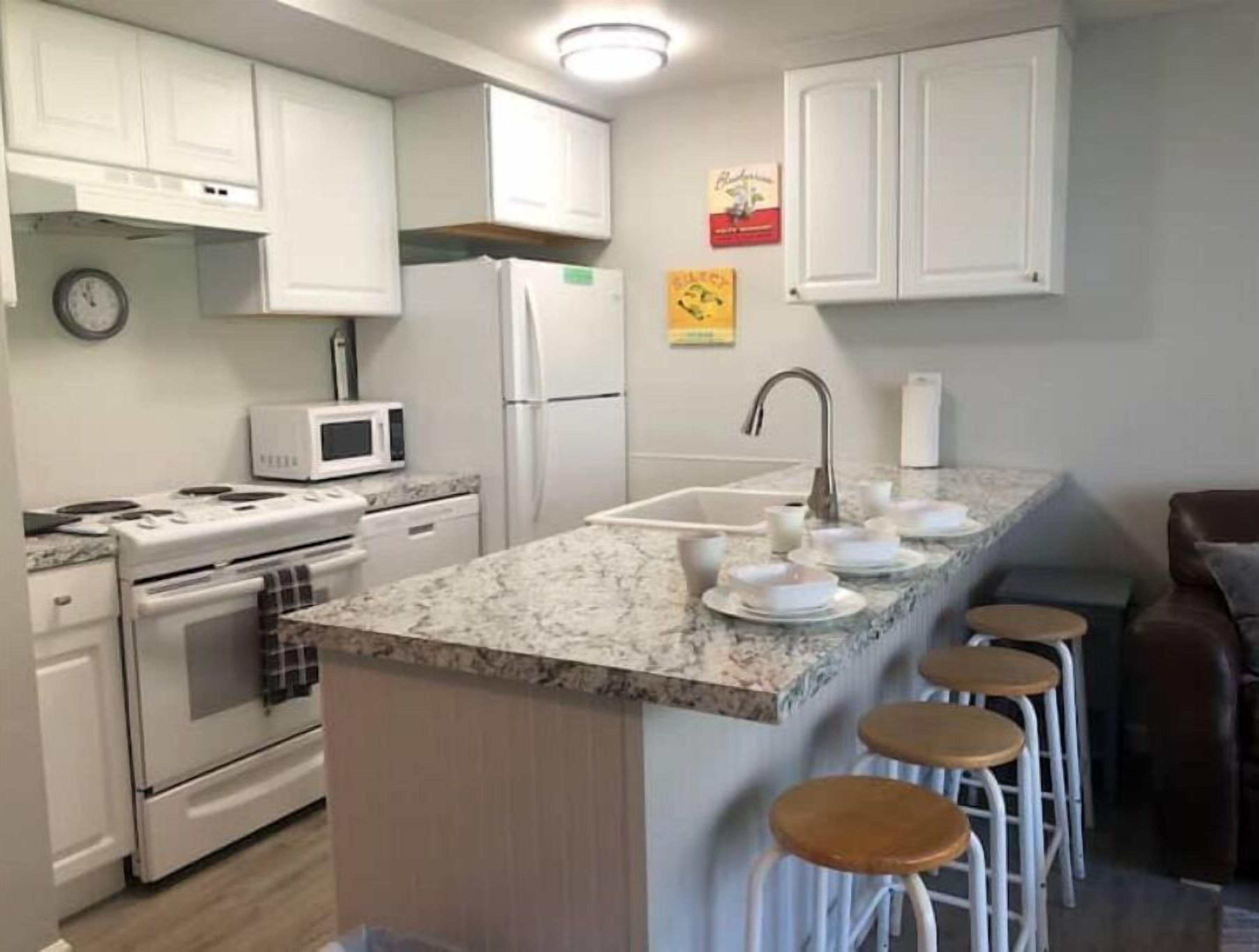 #165 Condo w/large pool & shuttle to Gorge Amp