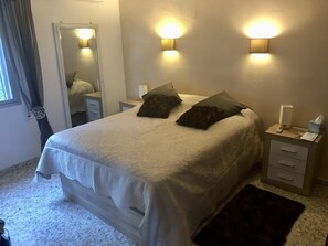 4 bedrooms, in-room safe, travel crib, free WiFi - Comfortable villa in quiet location, private pool, garden, wifi, air conditioning, 10' from the sea (Benidoleig)