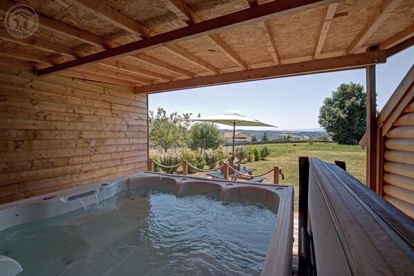 Familien-Ferienhütte, 1 Queen-Bett und Schlafsofa, Whirlpool (Alaska) | Eigener Whirlpool