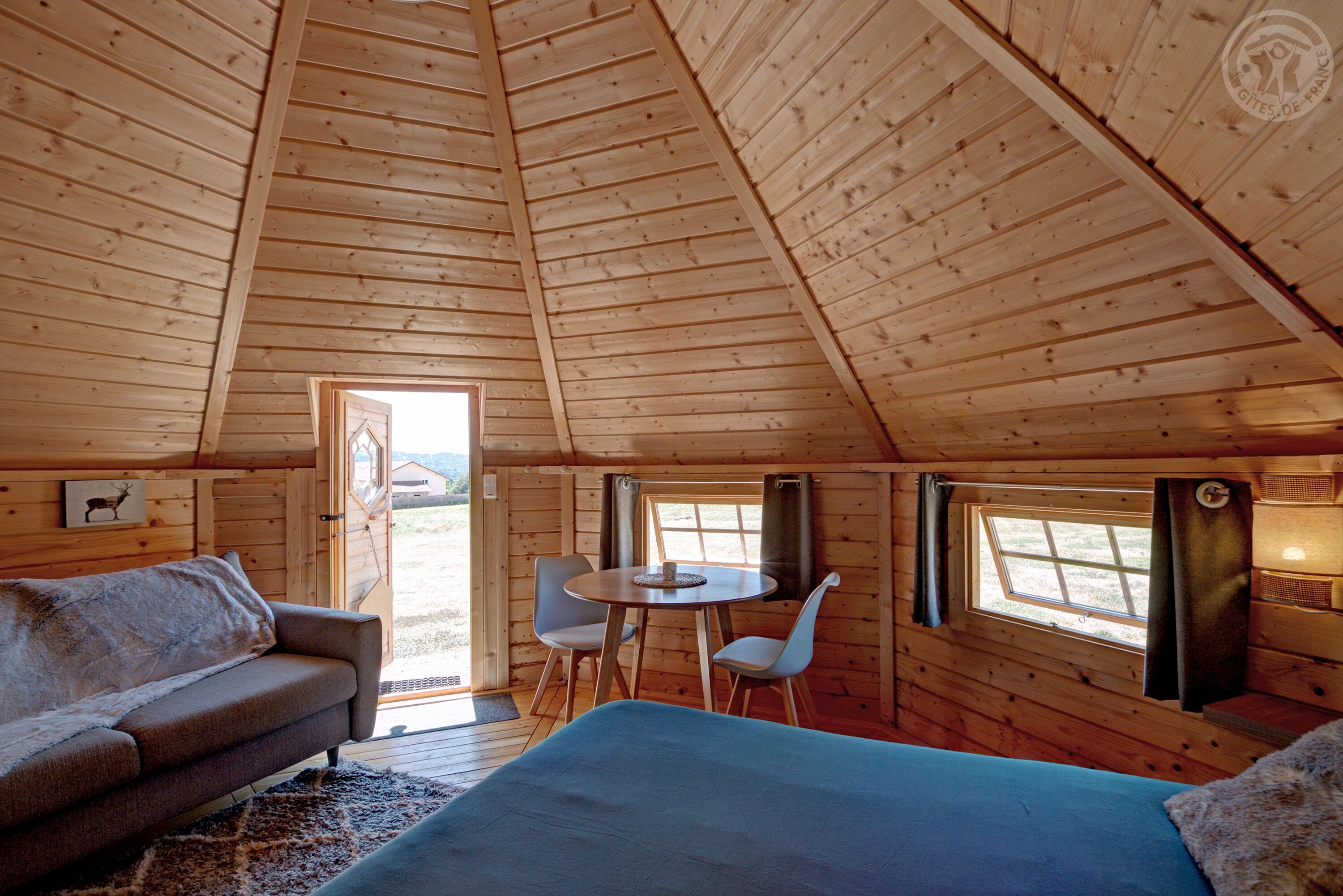 Family Cabin, 1 Queen Bed with Sofa bed, Hot Tub (Alaska) | Laptop workspace, blackout drapes, free WiFi, bed sheets