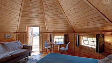 Family Cabin, 1 Queen Bed with Sofa bed, Hot Tub (Alaska) | Laptop workspace, blackout drapes, free WiFi, bed sheets