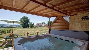 Family Cabin, 1 Queen Bed with Sofa bed, Hot Tub (Alaska) | Private spa tub
