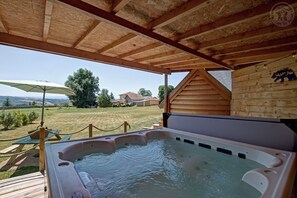 Cabane Familiale, 1 grand lit et 1 canapé-lit, bain à remous (Alaska) | Bain à remous privé
