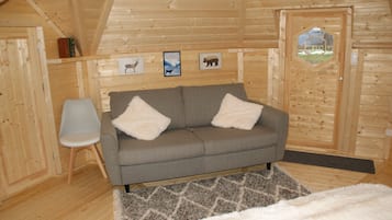Cortinas blackout, wifi gratis y ropa de cama