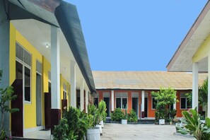 Front of property - Hotel O Wisma Harapan Baik (Kupang)