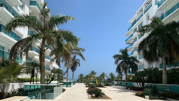 A modern hotel corridor with palm trees and a clear sky. - 2BDR Apt Specially designed Morros 922. Host:ID+10 (Cartagena de Indias)