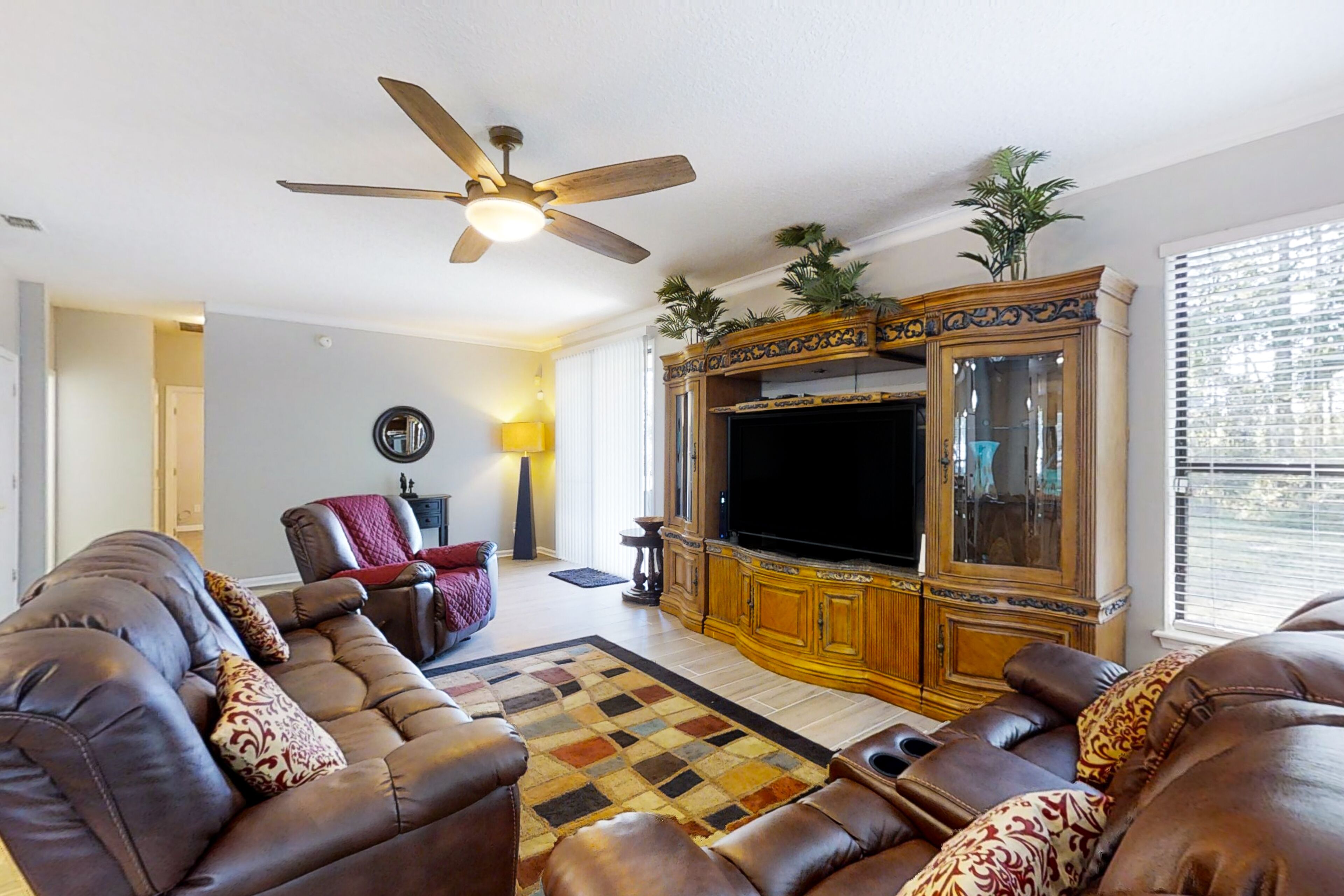 Dog-friendly five bedroom home with a patio, grill, board games, W/D, and AC