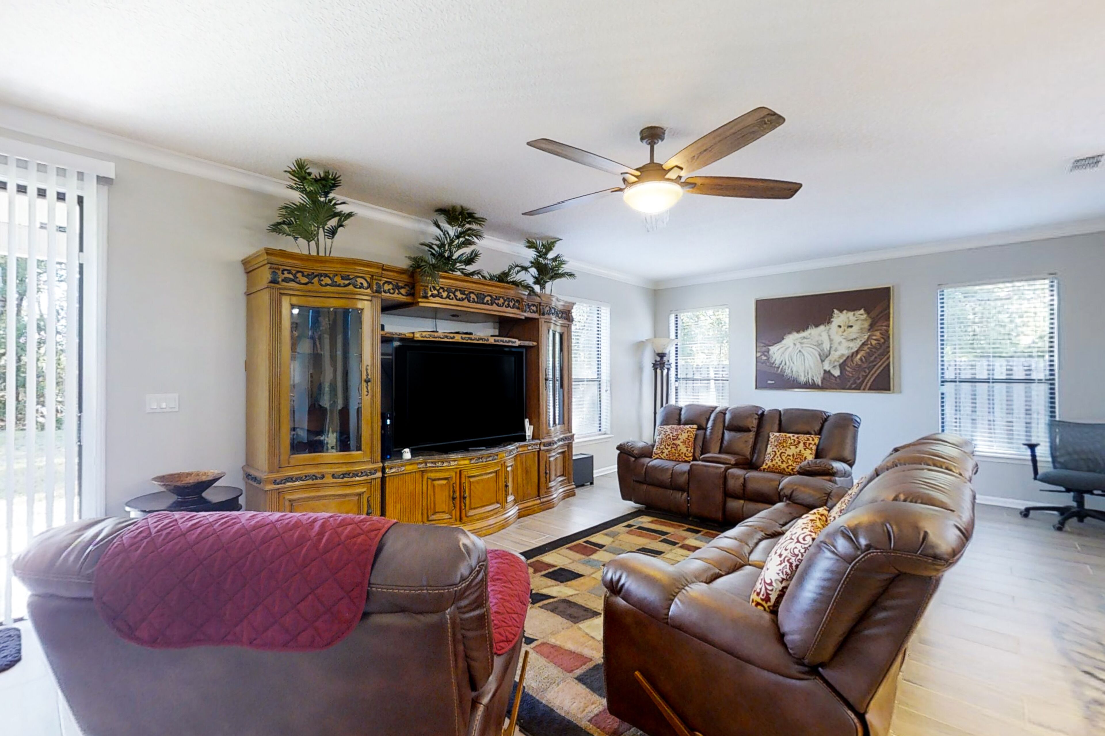 Dog-friendly five bedroom home with a patio, grill, board games, W/D, and AC