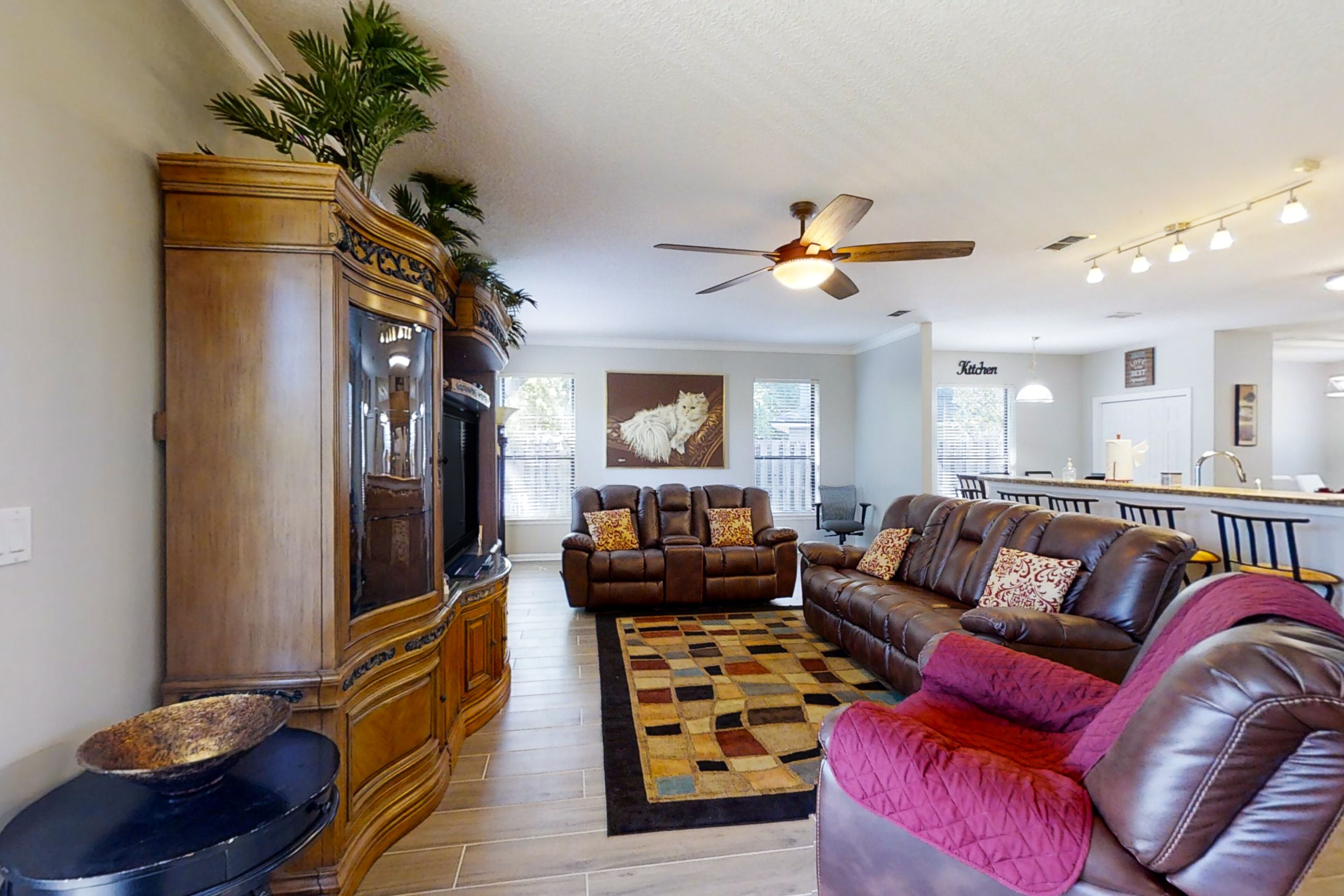 Dog-friendly five bedroom home with a patio, grill, board games, W/D, and AC