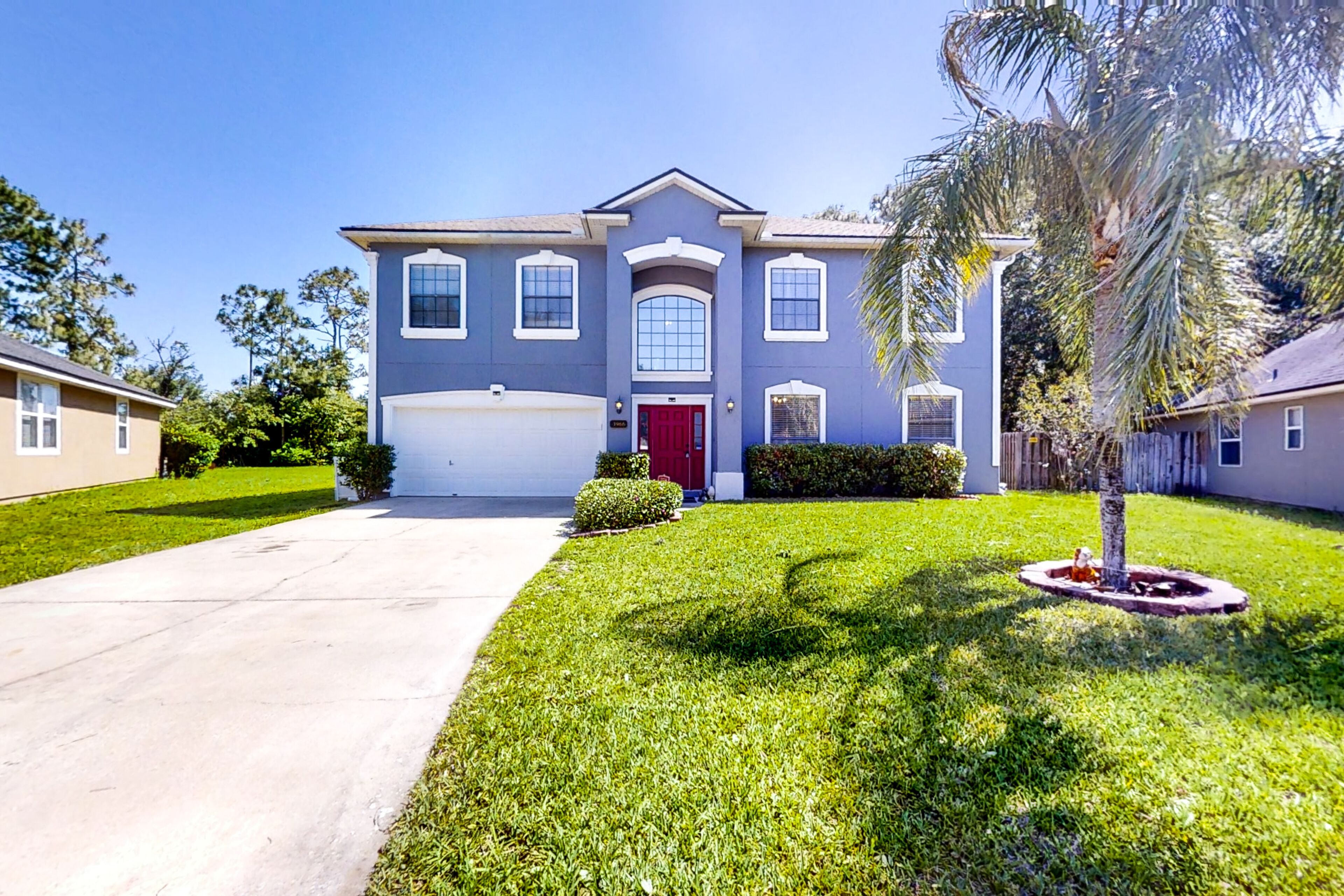 Dog-friendly five bedroom home with a patio, grill, board games, W/D, and AC