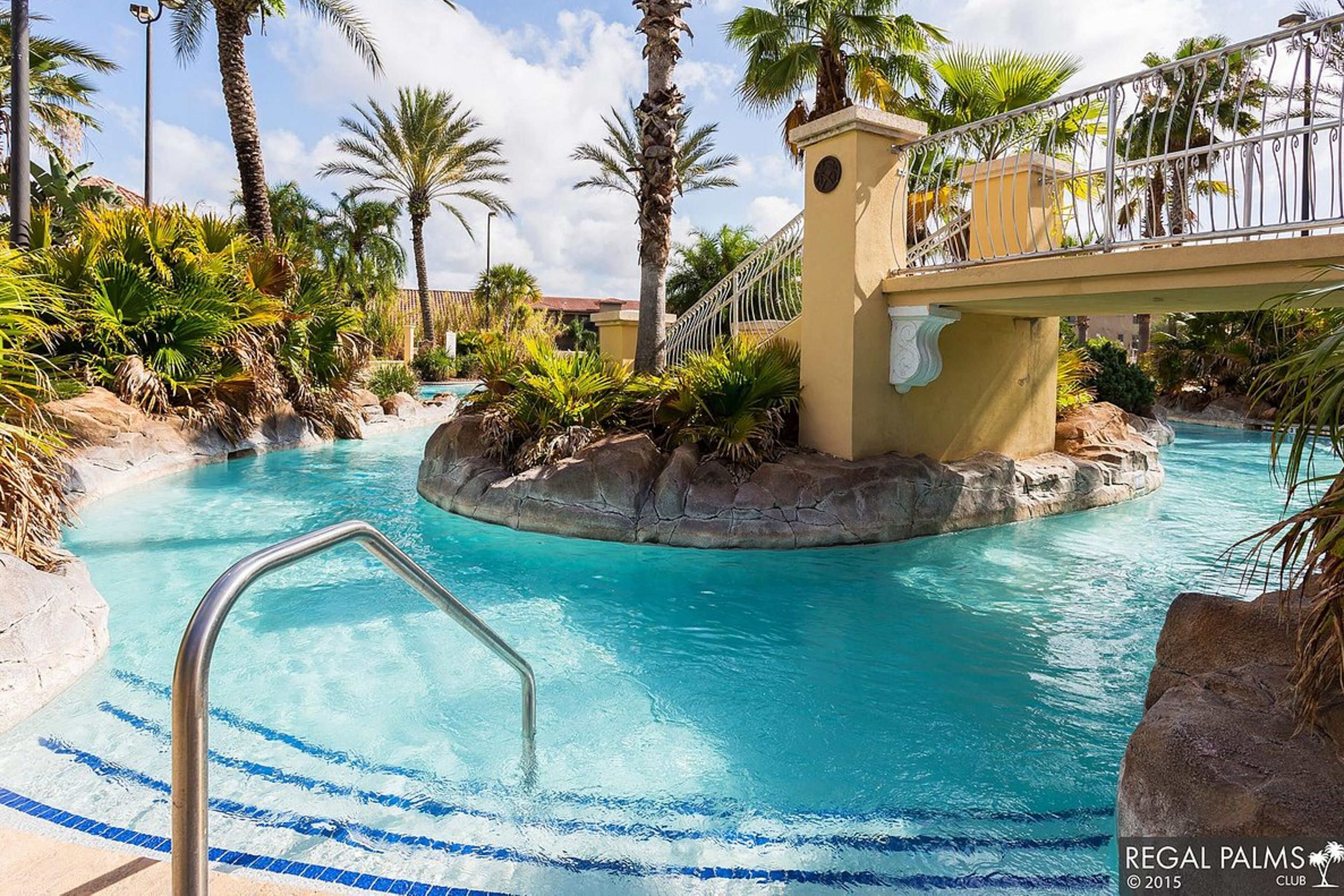 Townhouse near Disney with pool, lazy river, game room, gym, hot tub, volleyball