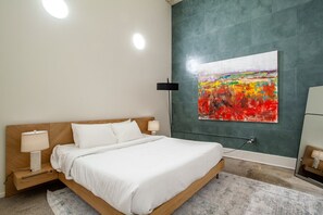 4 室のベッドルーム、デスク、アイロン / アイロン台、WiFi (無料)