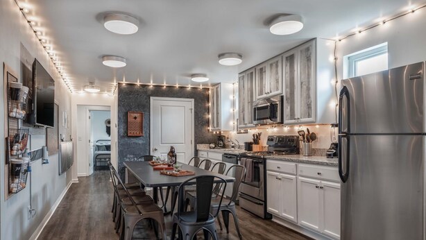 5 bedrooms - Close To Music Row Bright Homey 4bd Unit (Nashville)