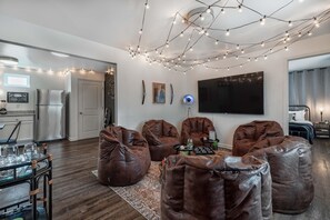 5 bedrooms - Close To Music Row Bright Homey 4bd Unit (Nashville)