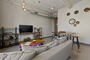 2 bedrooms - Convention Center Contactless 2 Bedroom (Dallas)