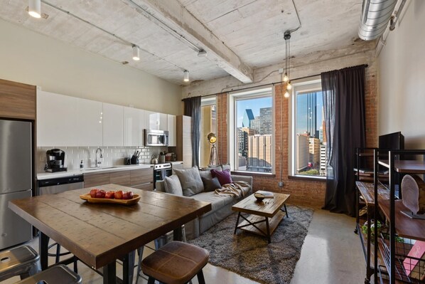 2 bedrooms - Convention Center Contactless 2 Bedroom (Dallas)