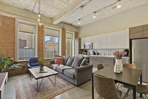 2 bedrooms - Convention Center Contactless 2bd Downtown (Dallas)