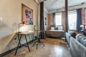 Room - Convention Center Touchless 3bd in Downtown (Dallas)