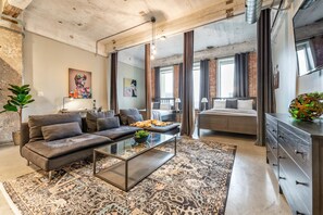 Room - Convention Center Touchless 3bd in Downtown (Dallas)