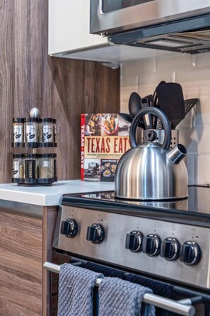 2 bedrooms - Convention Center Touchless 2bd Close to Shops (Dallas)