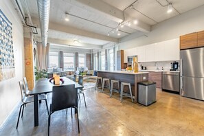 2 bedrooms - 3bd in Downtown Walk to Convention Center (Dallas)