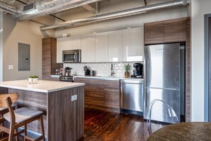 1 bedroom - Convention Center 1bd Steps From Shops (Dallas)