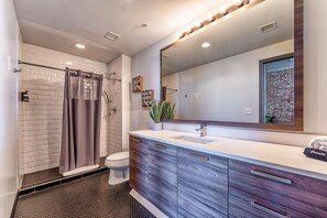 1 bedroom - Convention Center 1bd Steps From Shops (Dallas)