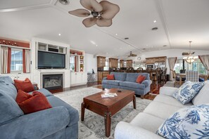 Smart TV, fireplace - 8 Lighthouse Way - Beautiful home with a private elevator! (Lewes)