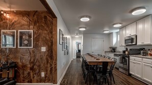 Room - Cozy 4bd Close To Music Row in Historic Nashville (Nashville)