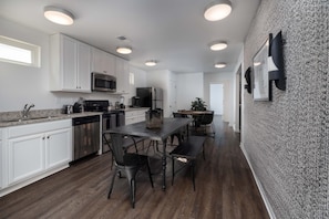 4 bedrooms - Close To Music Row Touchless Nashville 4bd (Nashville)