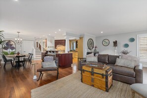 Una Smart TV, una chimenea