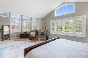 6 bedrooms, iron/ironing board, Internet, bed sheets