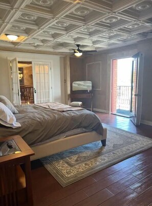 2 habitaciones, tabla de planchar con plancha y cuna de viaje