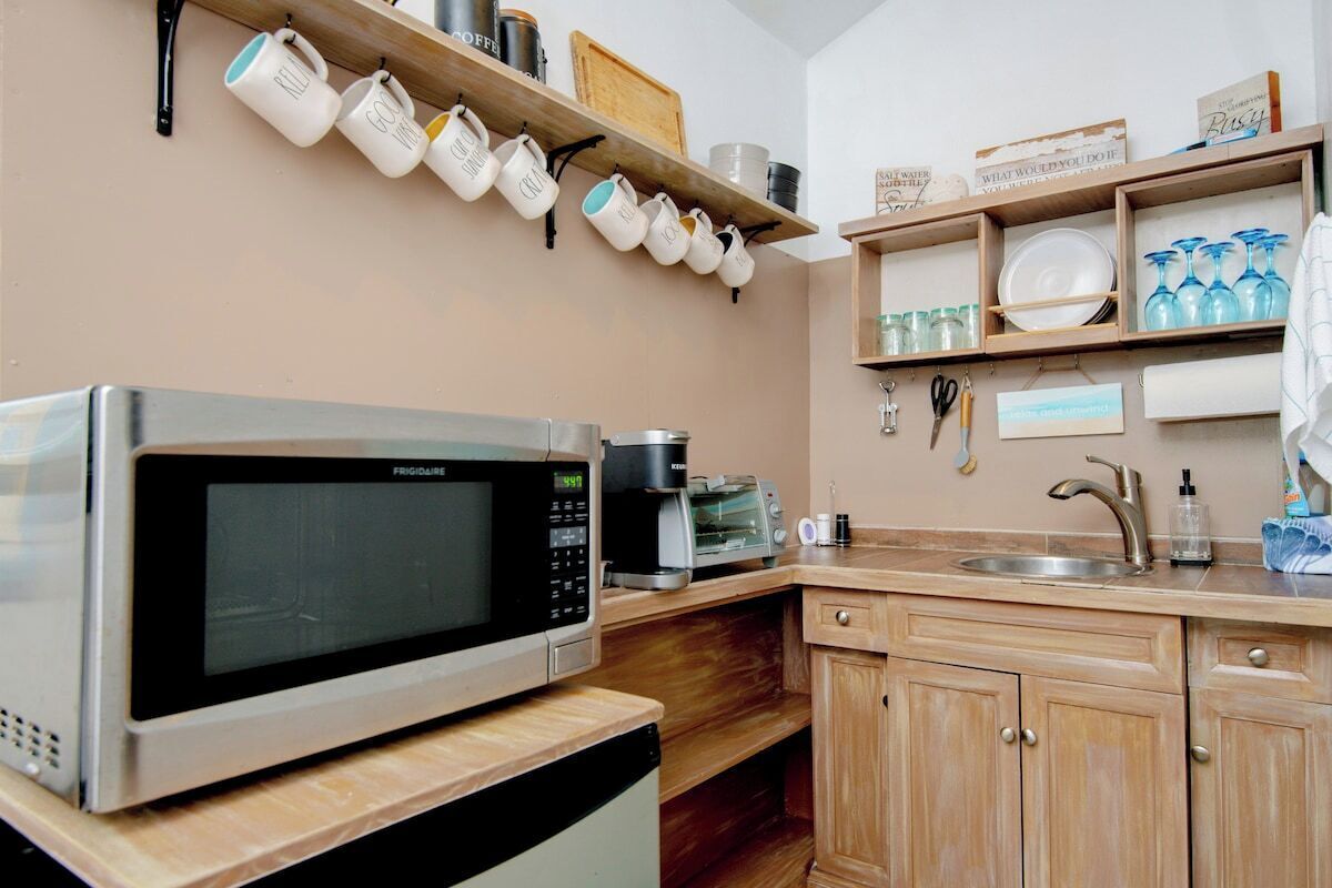 Studio 2  · Cozy Clearwater Coastal Chalet awaits YOU