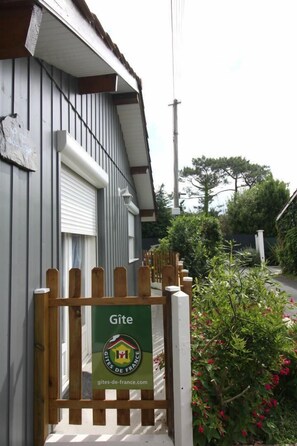 Exterior detail - La Forge - LA Teste DE Buch (LA TESTE DE BUCH)