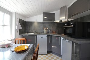 Réfrigérateur, four, plaque de cuisson, lave-vaisselle