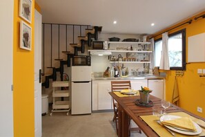 Frigorífic, forn, placa de cuina i rentaplats 